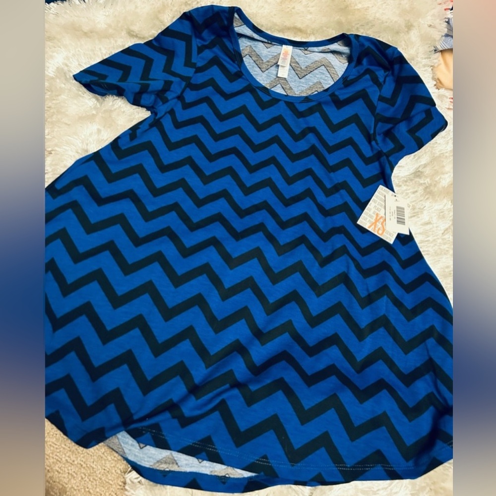 Super cute XS LuLaRoe Perfect tee